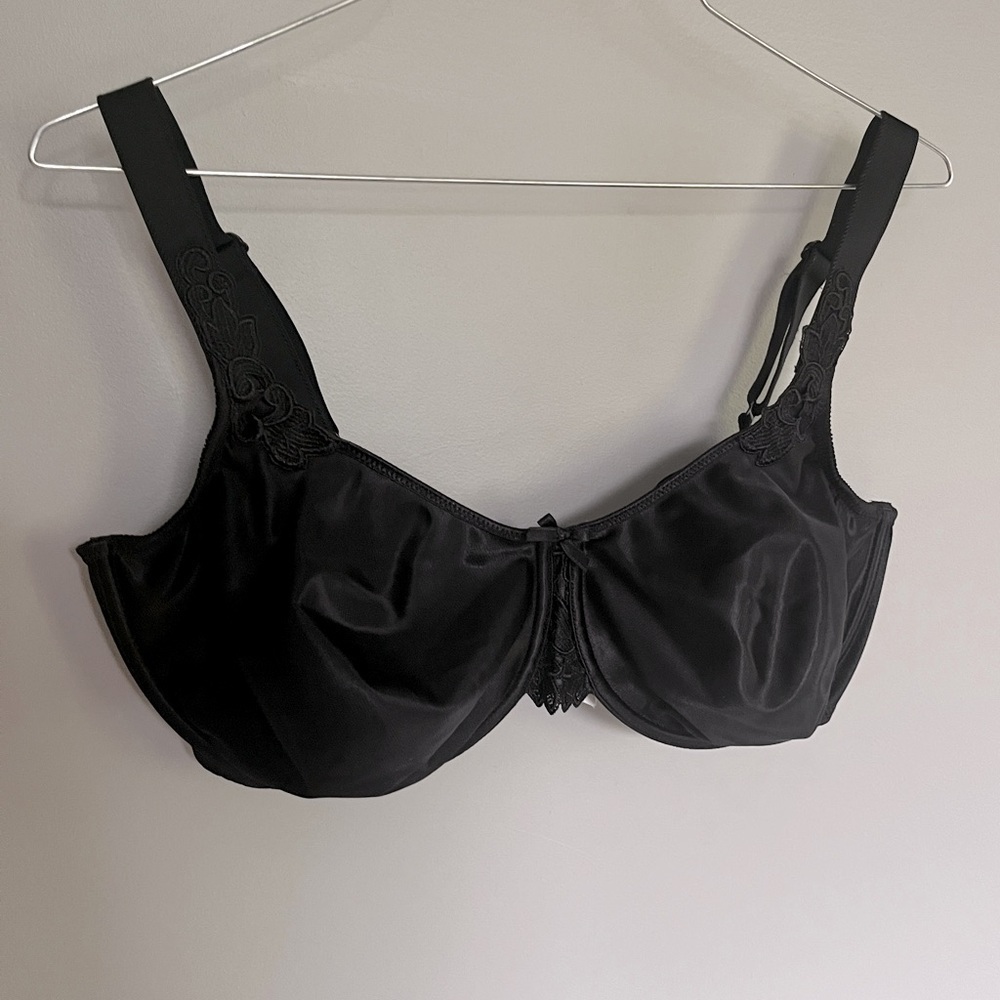 Chantelle black bra unlined with underwire 38DD